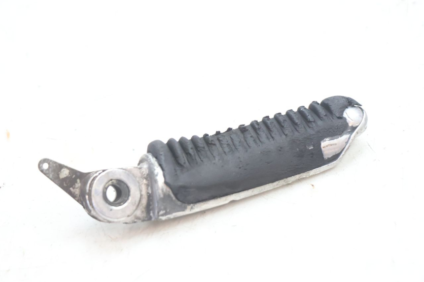 photo de CALE PIED AVANT GAUCHE SUZUKI GSX F GSXF 750 (1988 - 1998) - Autre angle de vue