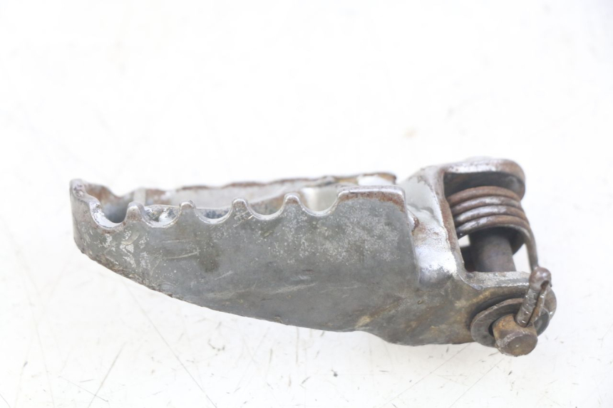 photo de REPOSE-PIED AVANT GAUCHE HONDA CR 80 (2001 - 2003)