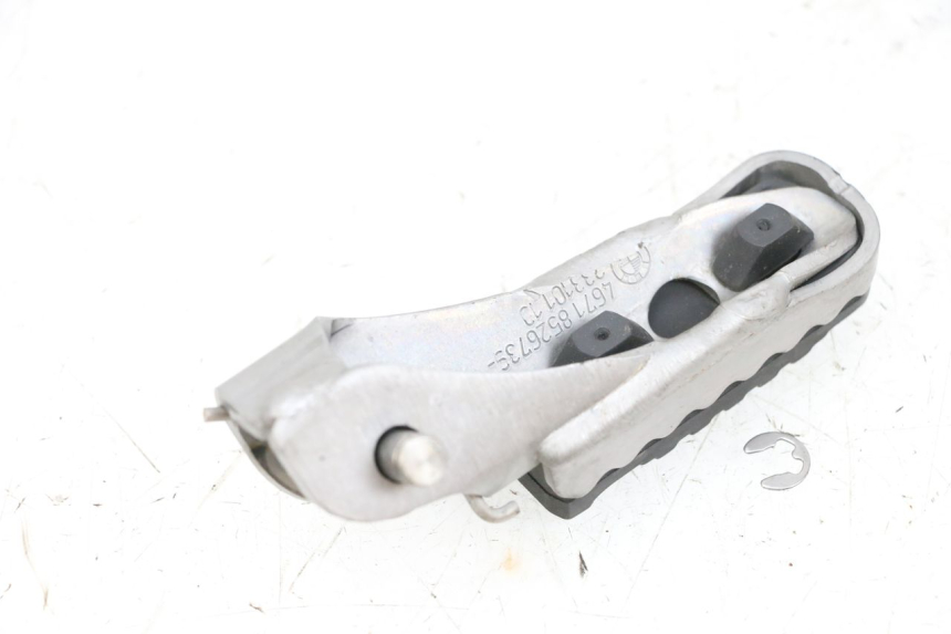 photo de CALE PIED AVANT GAUCHE BMW R GS 1250 (2021 - 2024) - Gros plan technique