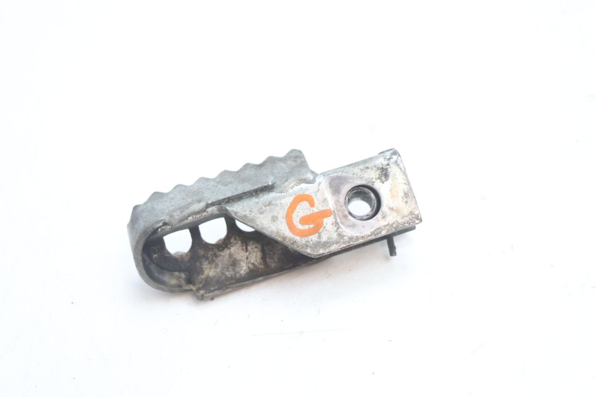 photo de CALE PIED AVANT GAUCHE DERBI SENDA 50 (2003 - 2005) - Zoom état d’usage