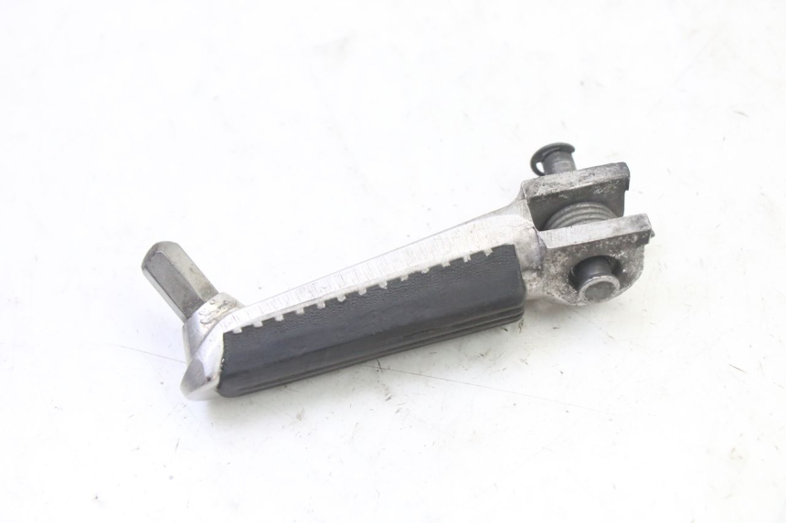 photo de CALE PIED AVANT GAUCHE SUZUKI SV S 650 (2003 - 2009)