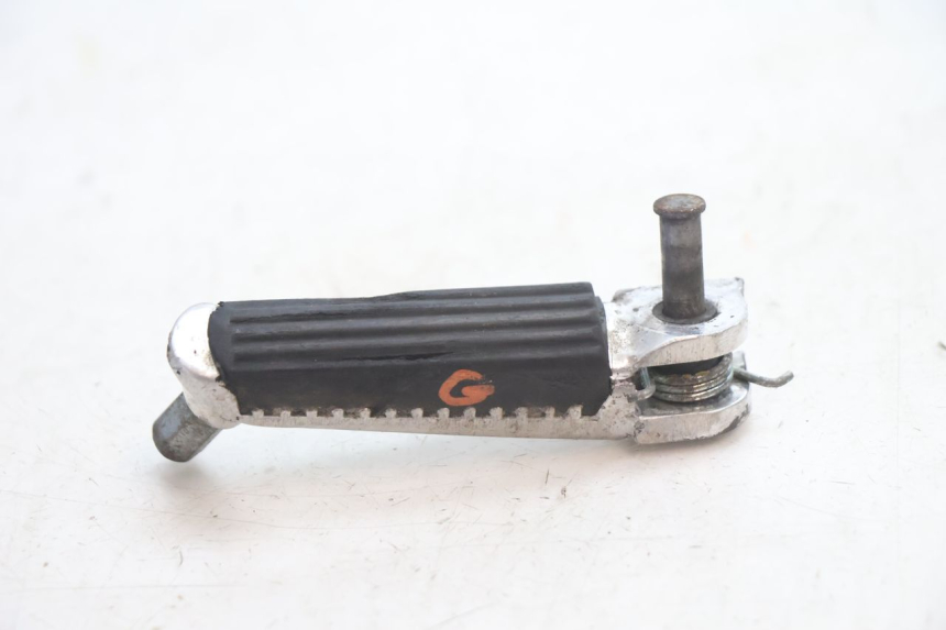 photo de CALE PIED AVANT GAUCHE SUZUKI SV S 650 (2003 - 2009) - Vue principale