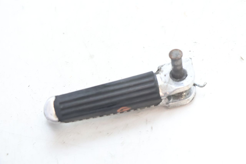 photo de CALE PIED AVANT GAUCHE SUZUKI SV S 650 (2003 - 2009) - Détail de la pièce
