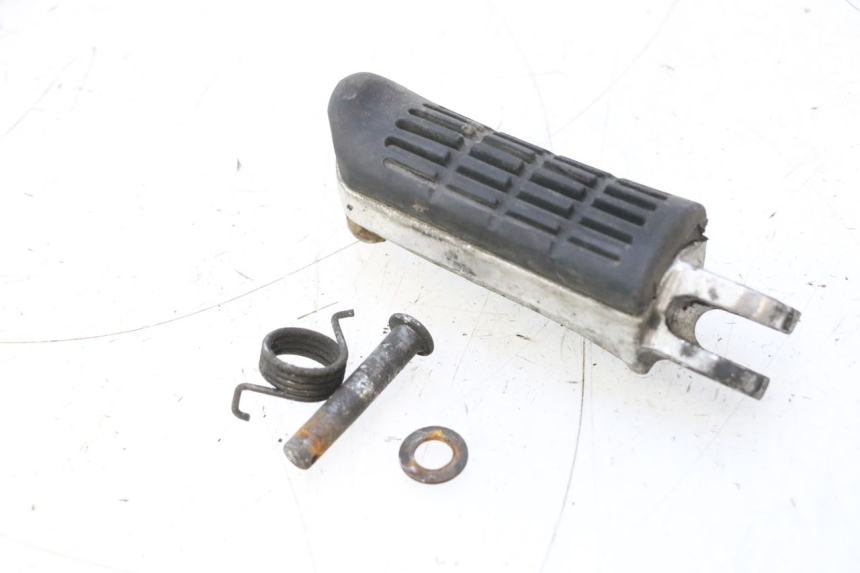 photo de CALE PIED AVANT GAUCHE HONDA VFR FI RC46 800 (1998 - 2001) - Gros plan technique