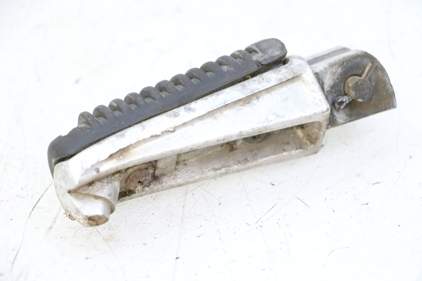 photo de CALE PIED AVANT GAUCHE YAMAHA XJN DIVERSION 600 (2000 - 2003)