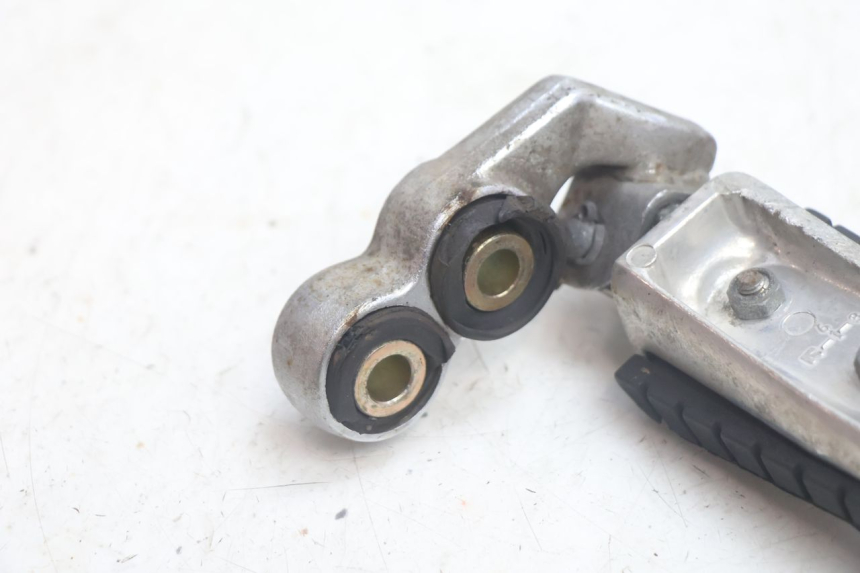 photo de CALE PIED AVANT GAUCHE YAMAHA XV VIRAGO 535 (1988 - 2004) - Points de fixation