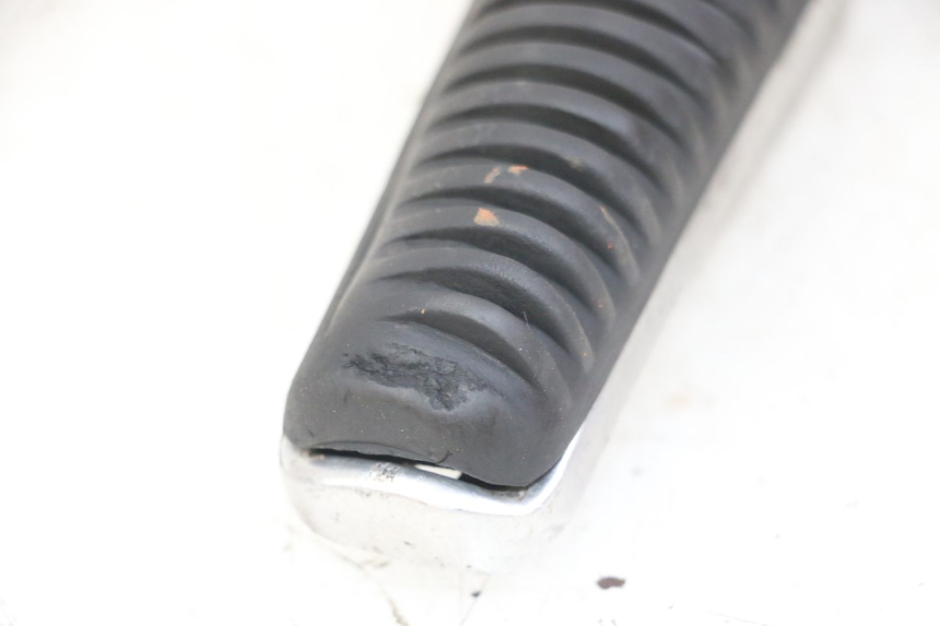 photo de CALE PIED AVANT GAUCHE YAMAHA FZS FAZER 600 (2001 - 2003)
