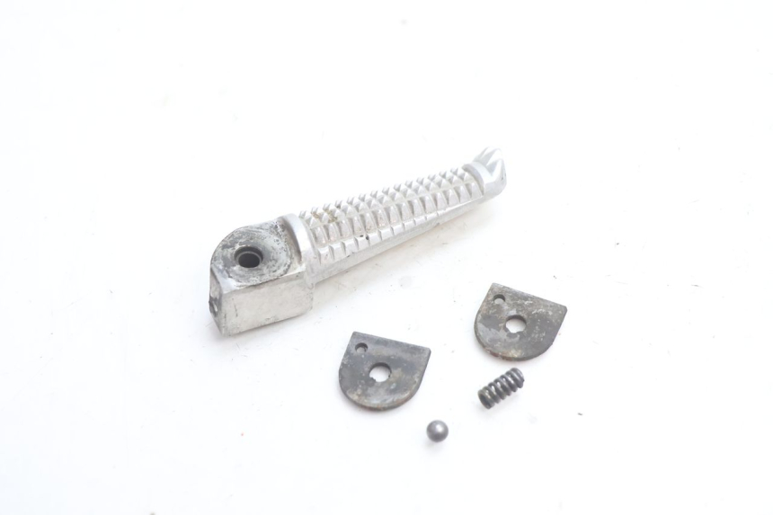 photo de CALE PIED AVANT GAUCHE YAMAHA YZF R GENESIS 750 (1993 - 1998) - Zoom état d’usage