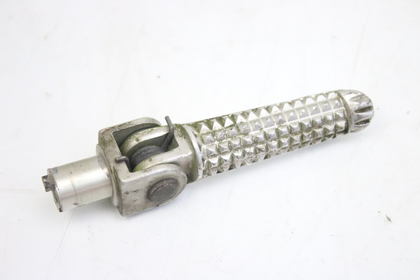 photo de REPOSE-PIED AVANT GAUCHE YAMAHA YZF R1 1000 (2007 - 2008)
