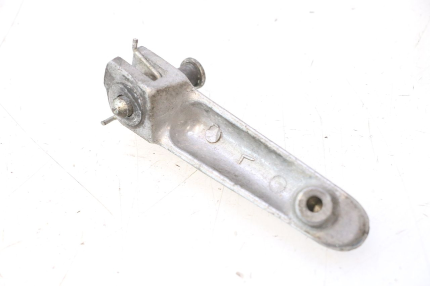 photo de CALE PIED AVANT GAUCHE YAMAHA YZF R6 600 (2008 - 2009) - Gros plan technique