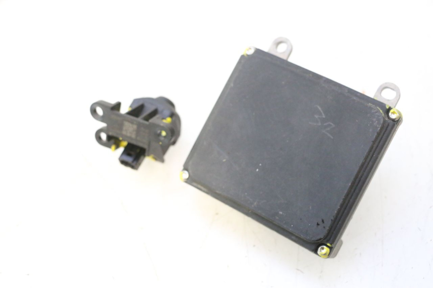 photo de CAMERA DE RECUL PIAGGIO MP3 HPE 530 (2022 - 2026) - Détail de la pièce