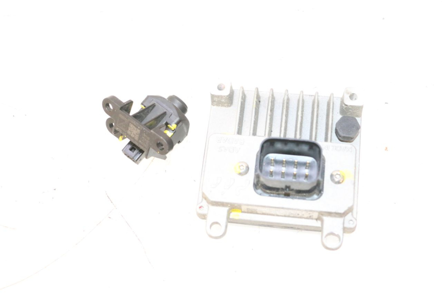 photo de CAMERA DE RECUL PIAGGIO MP3 HPE 530 (2022 - 2026) - Vue d’ensemble