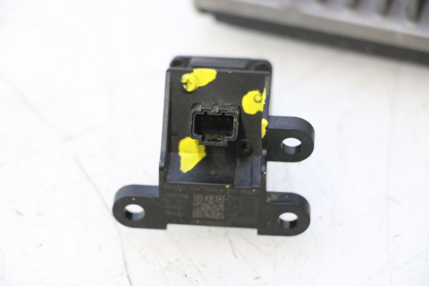 photo de CAMERA DE RECUL PIAGGIO MP3 HPE 530 (2022 - 2026) - État de surface