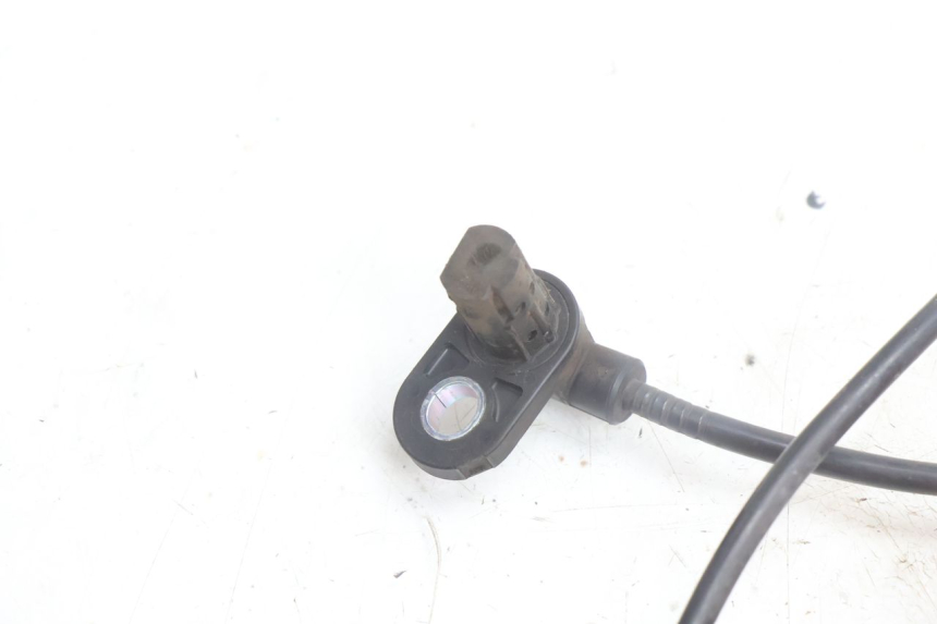 photo de CAPTEUR ABS AVANT YAMAHA N-MAX NMAX 125 (2021 - 2024) - Gros plan technique