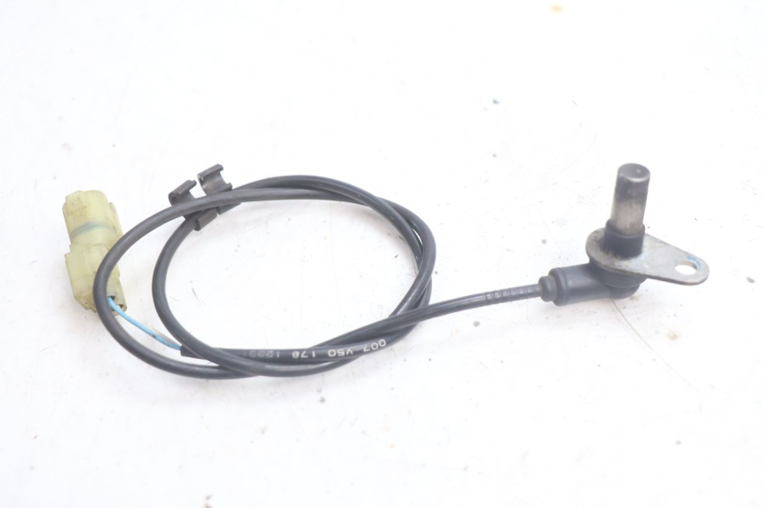 photo de CAPTEUR ABS AVANT PEUGEOT SATELIS 125 (2013 - 2018) - Gros plan technique