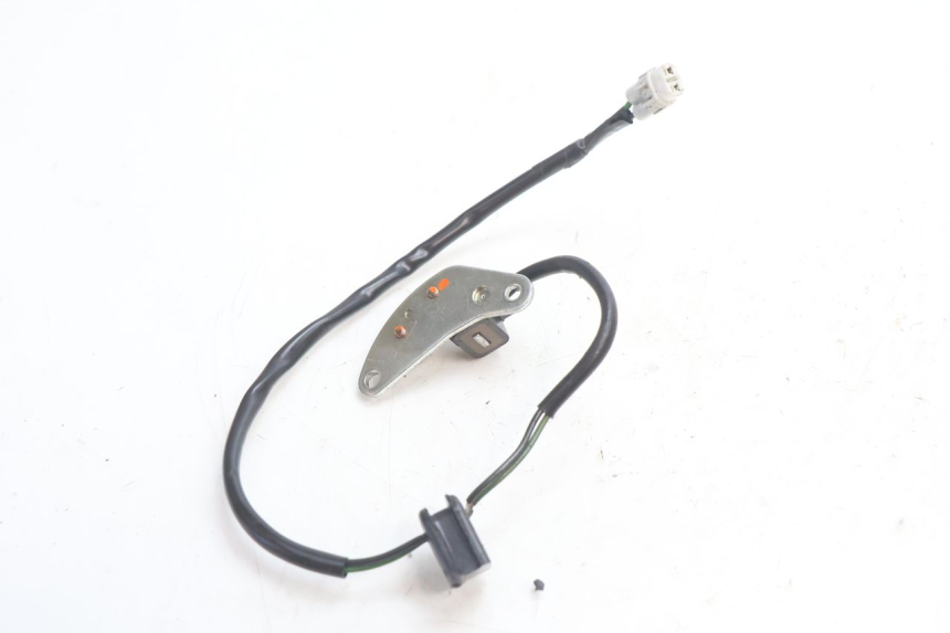 photo de CAPTEUR ALLUMAGE SUZUKI GSR 600 (2005 - 2012) - Gros plan technique