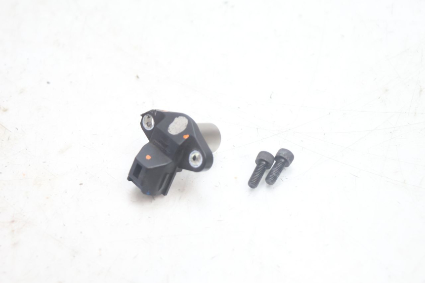 photo de CAPTEUR ARBRE A CAMES SUZUKI BURGMAN EXECUTIVE ABS 650 (2006 - 2012) - Gros plan technique