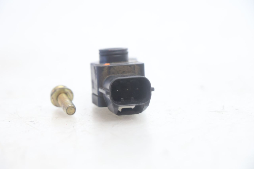 photo de CAPTEUR TPS KYMCO LIKE 125 (2009 - 2016) - Autre angle de vue