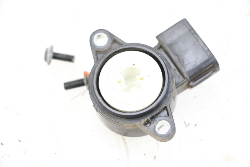 photo de CAPTEUR TPS YAMAHA X-MAX XMAX 125 (2010 - 2013) - Autre angle de vue