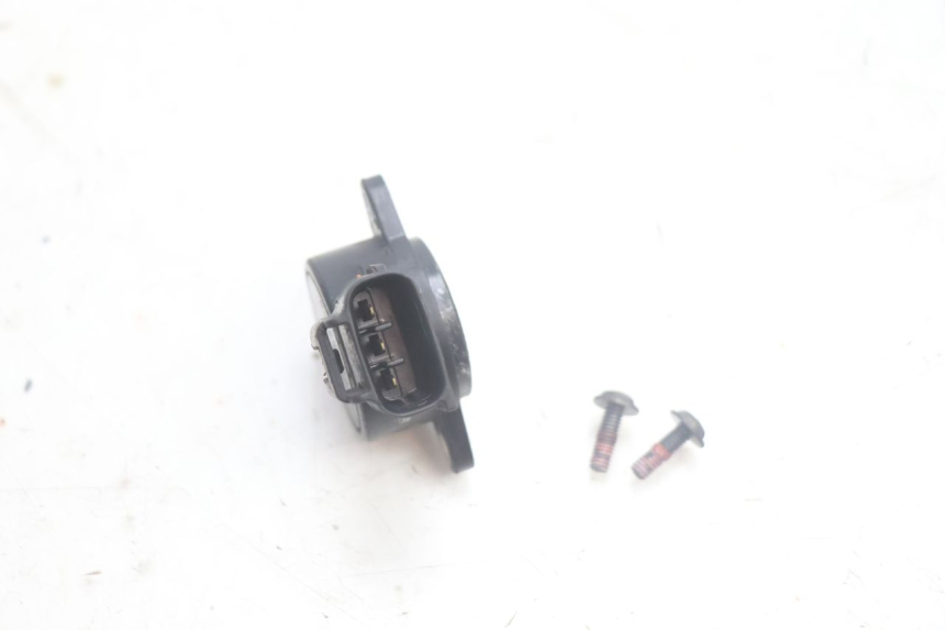 photo de CAPTEUR TPS YAMAHA XMAX X-MAX 125 (2006 - 2009) - Autre angle de vue