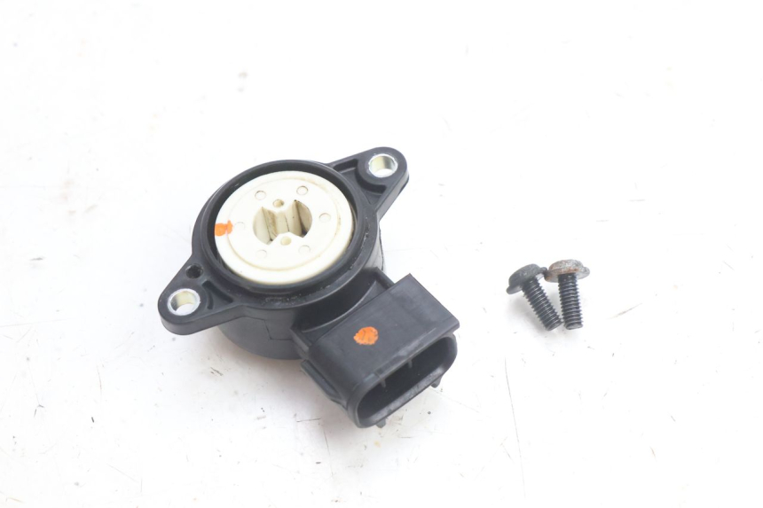 photo de CAPTEUR TPS YAMAHA X-MAX XMAX 125 (2010 - 2013) - Autre angle de vue