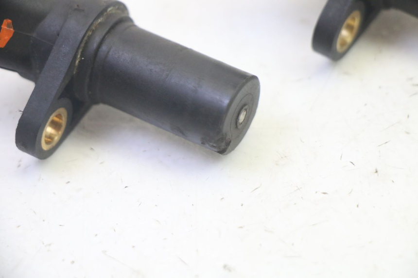 photo de CAPTEUR VITESSE PIAGGIO MP3 LT 400 (2007 - 2012) - Gros plan technique