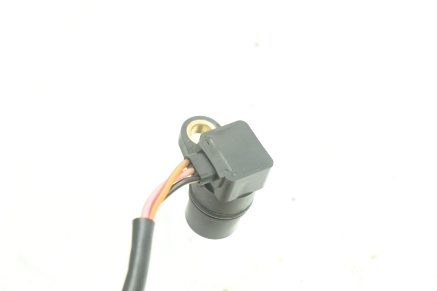 photo de CAPTEUR VITESSE YAMAHA YZF R6 600 (2008 - 2009) - Gros plan technique