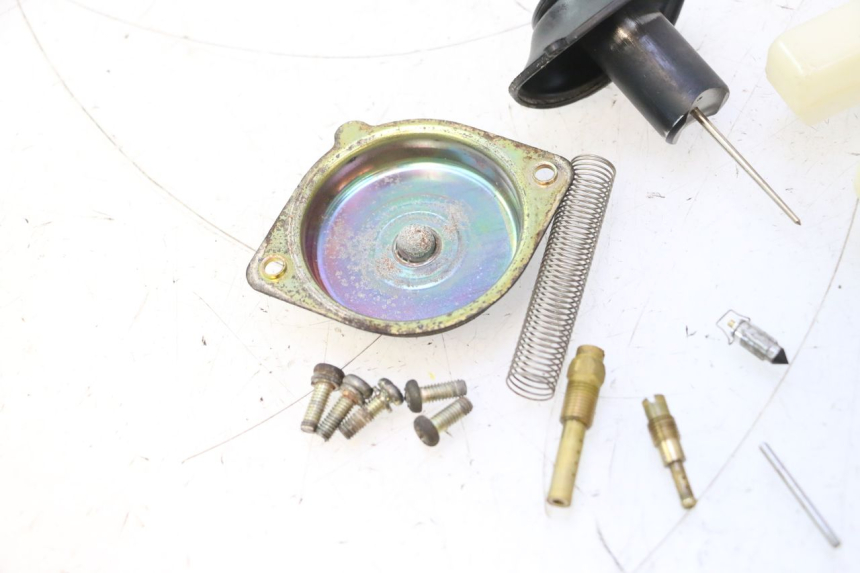 photo de CARBURATEUR KYMCO AGILITY 4T 50 (2005 - 2018) - Points de fixation
