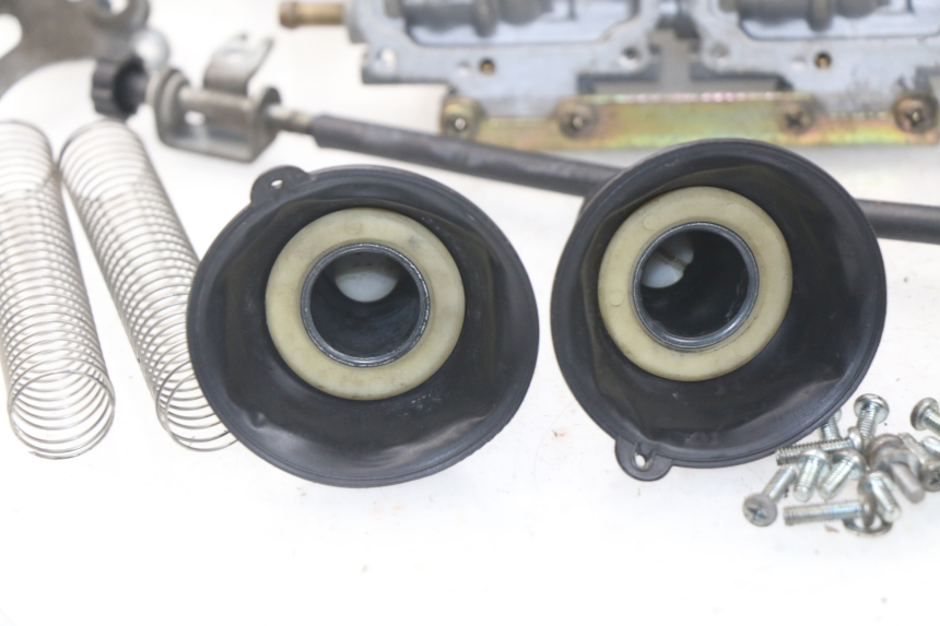 photo de CARBURATEUR HYOSUNG COMET GTR 125 (2007 - 2014) - Points de fixation