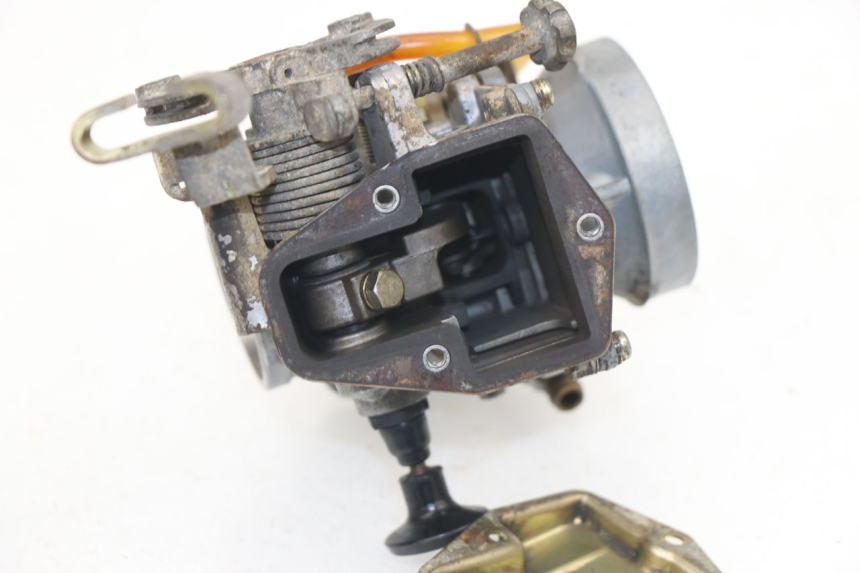 photo de CARBURATEUR SUZUKI DR DJEBEL 600 (1985 - 1990) - Points de fixation