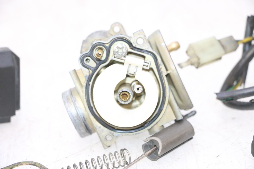 photo de CARBURATEUR PEUGEOT ELYSTAR 50 (2002 - 2014) - Inspection visuelle