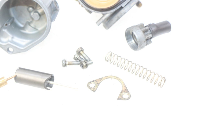 photo de CARBURATEUR PEUGEOT FOX 50 (1995 - 2003) - Points de fixation