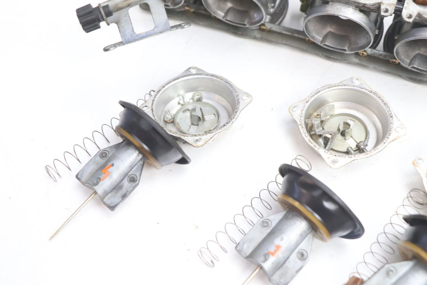 photo de CARBURATEUR KAWASAKI GPX F ZX750F 750 (1986 - 1990) - Vue rapprochée