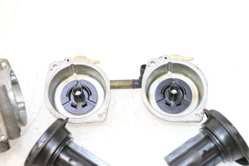 photo de CARBURATEUR SUZUKI GS GSE 500 (2001 - 2003) - Points de fixation