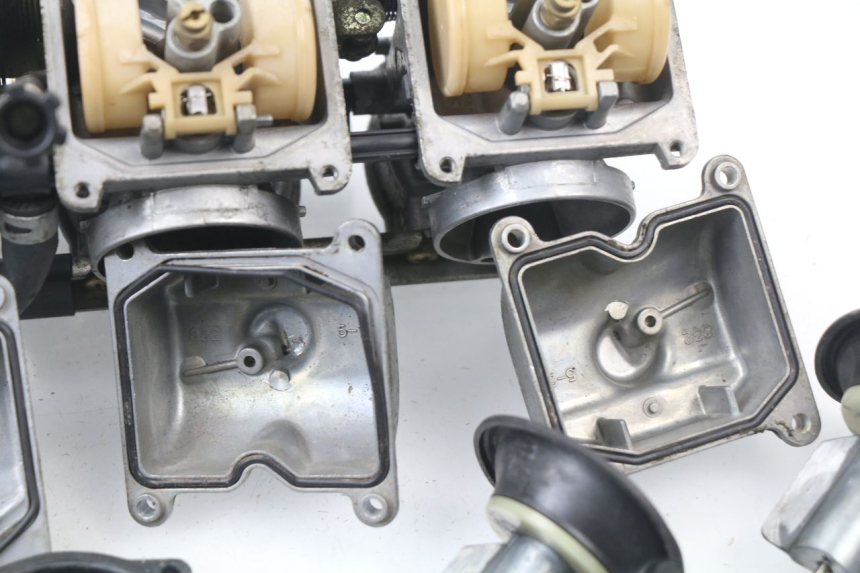 photo de CARBURATEUR SUZUKI GSF N BANDIT 600 (1996 - 1999) - Gros plan technique