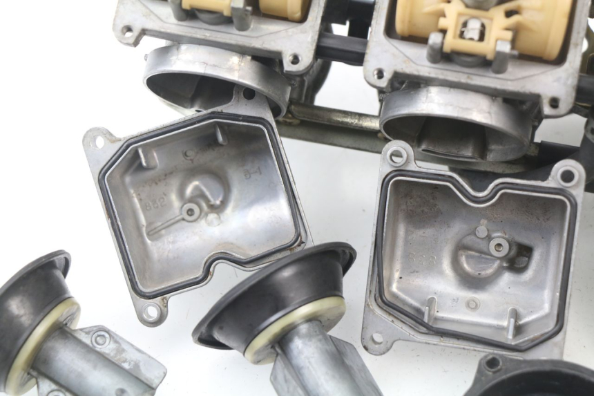 photo de CARBURATEUR SUZUKI GSF N BANDIT 600 (1996 - 1999) - État de surface