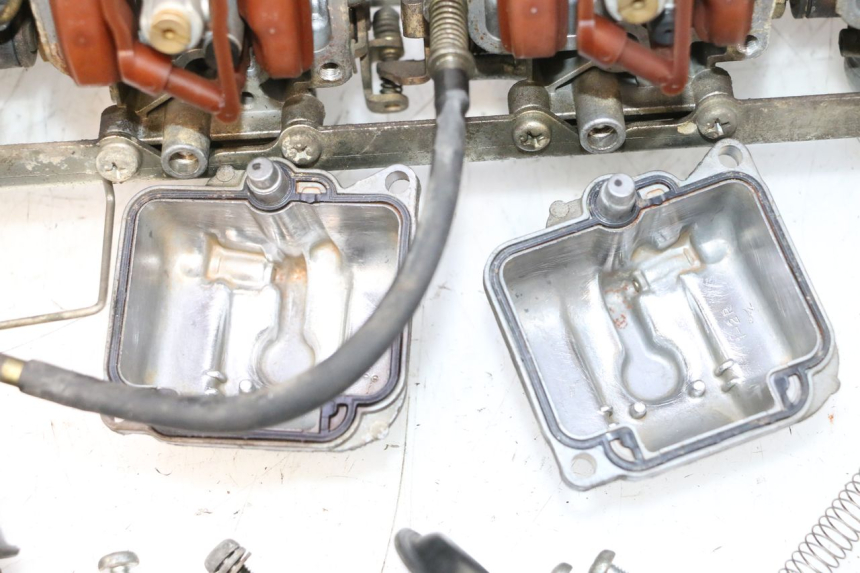 photo de CARBURATEUR SUZUKI GSX F GSXF 750 (1988 - 1998) - Gros plan technique