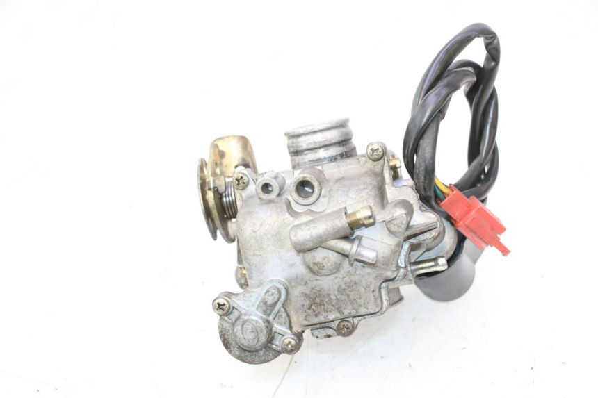 photo de CARBURATEUR BAOTIAN HUASHA HS50QT-7 50 - Gros plan technique