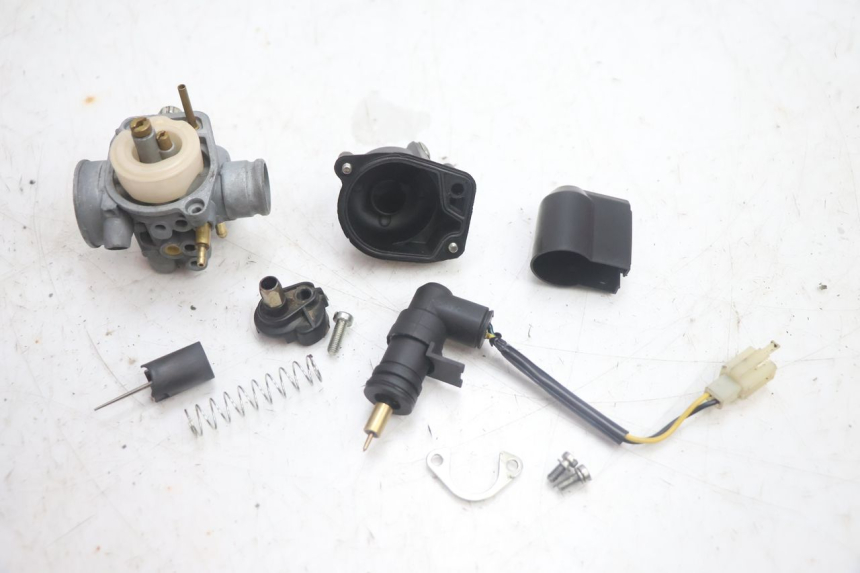 photo de CARBURATEUR PEUGEOT KISBEE 2T 50 (2010 - 2017) - État de surface