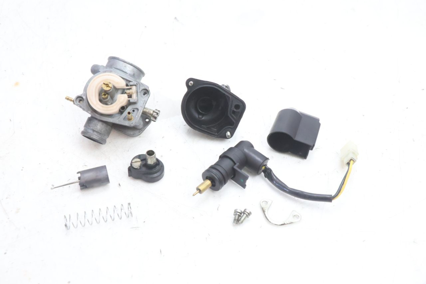 photo de CARBURATEUR PEUGEOT KISBEE 2T 50 (2010 - 2017) - État de surface