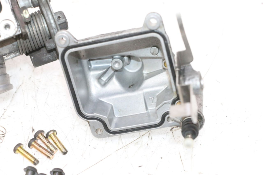 photo de CARBURATEUR PIAGGIO LIBERTY 125 (1998 - 2008) - Gros plan technique