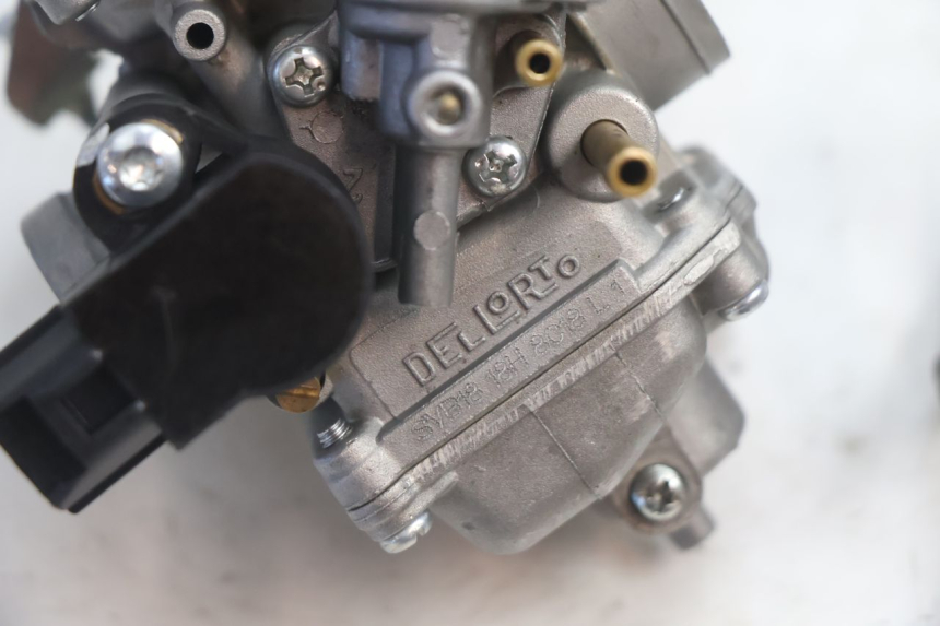 photo de CARBURATEUR LAZIO RENO 50 (2016 - 2021) - Gros plan technique