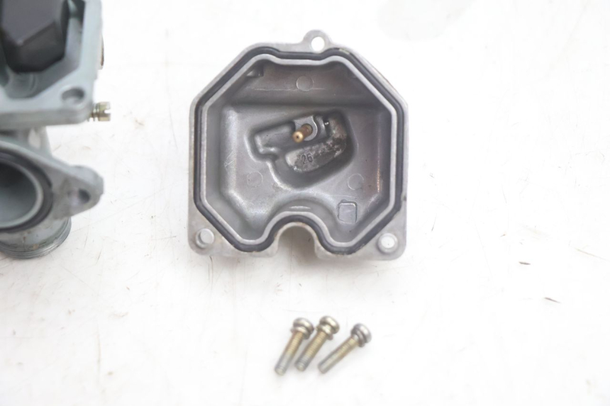 photo de CARBURATEUR APOLLO RFZ 125 - Vue rapprochée