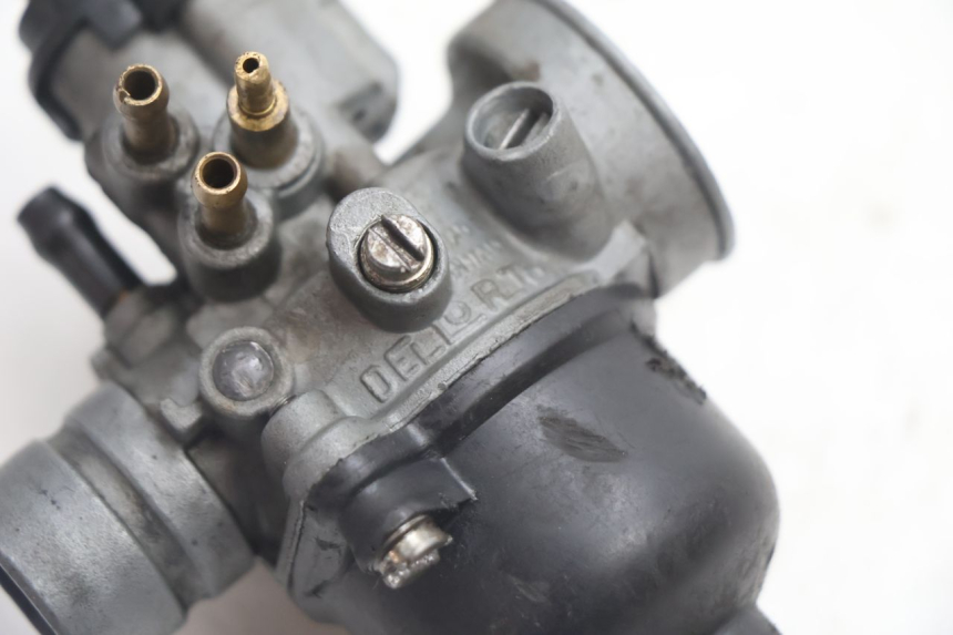 photo de CARBURATEUR PEUGEOT SPEEDFIGHT 2 AC 50 (2000 - 2009) - Gros plan technique