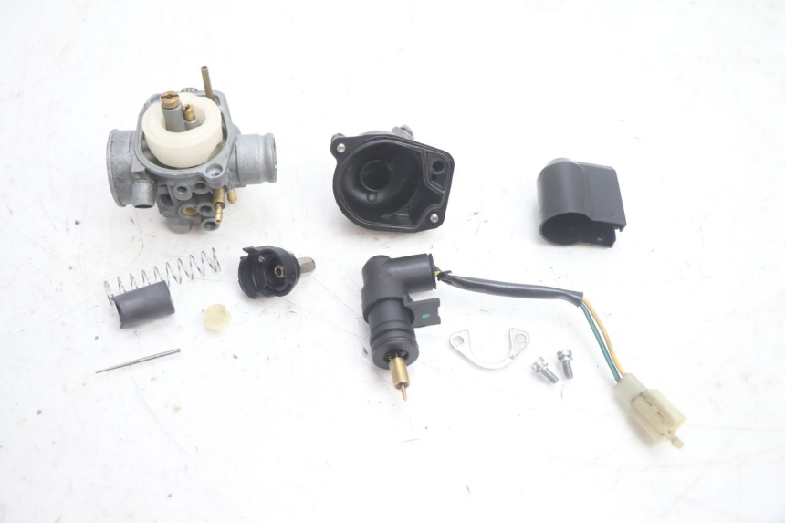 photo de CARBURATEUR PEUGEOT STREETZONE NAKED 2T 50 (2014 - 2018) - État de surface