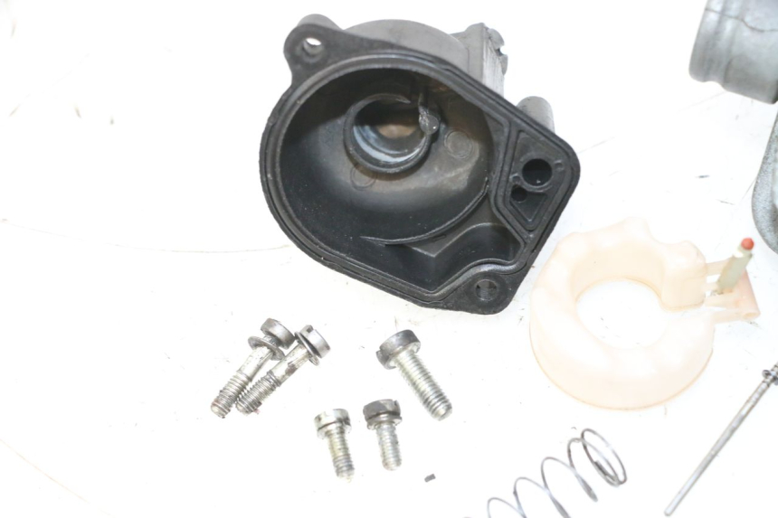 photo de CARBURATEUR PIAGGIO VESPA LX 2T 50 (2005 - 2013) - Vue rapprochée