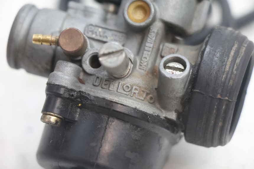 photo de CARBURATEUR PEUGEOT VIVACITY 100 (1999 - 2008) - Gros plan technique