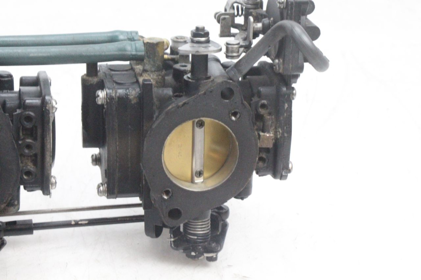 photo de CARBURATEUR YAMAHA WAVE RUNNER GP R 1200 (2000 - 2003) - Détail de la pièce