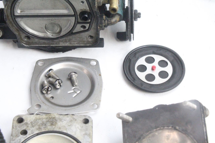 photo de CARBURATEUR YAMAHA WAVE RUNNER GP R 1200 (2000 - 2003) - Vue d’ensemble