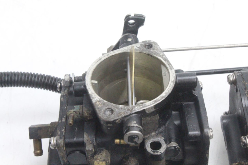 photo de CARBURATEUR YAMAHA WAVE RUNNER GP R 1200 (2000 - 2003) - Marquages et références